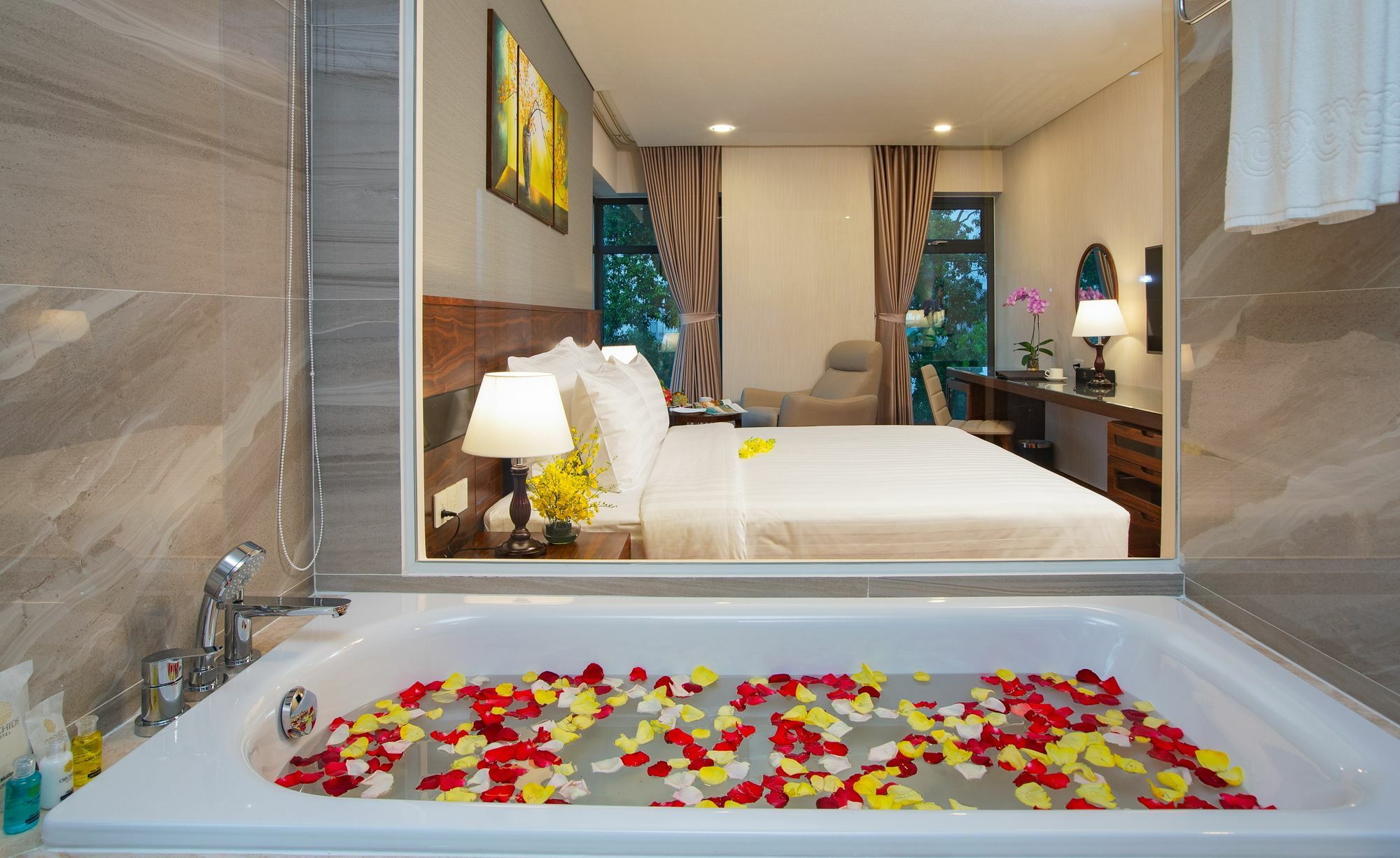 Orchids Saigon Hotel Хошимин Экстерьер фото